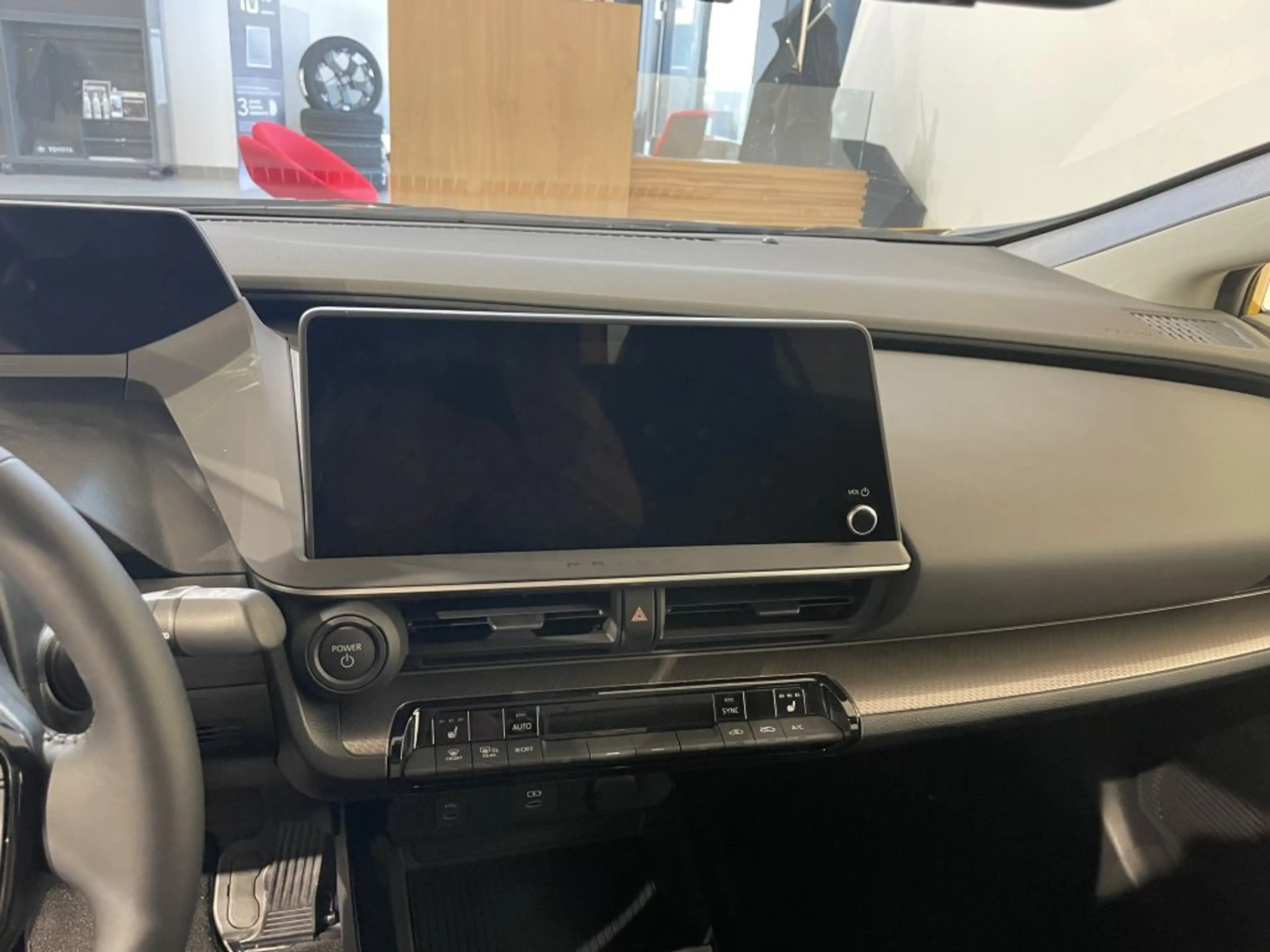 Toyota Prius Plug-in Hybrid Executive — photo 14