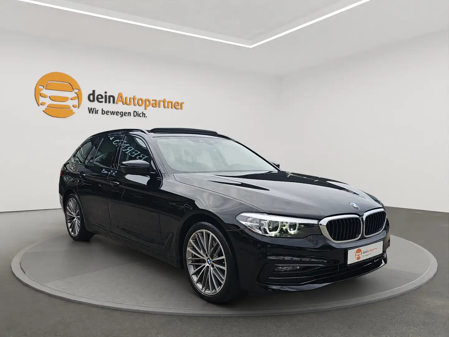 BMW 520 d Sport Line Pano Led Navi RFK Leder Schwarz - 2