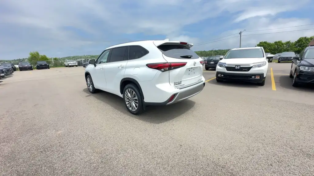 Toyota Highlander 2022 photo 3
