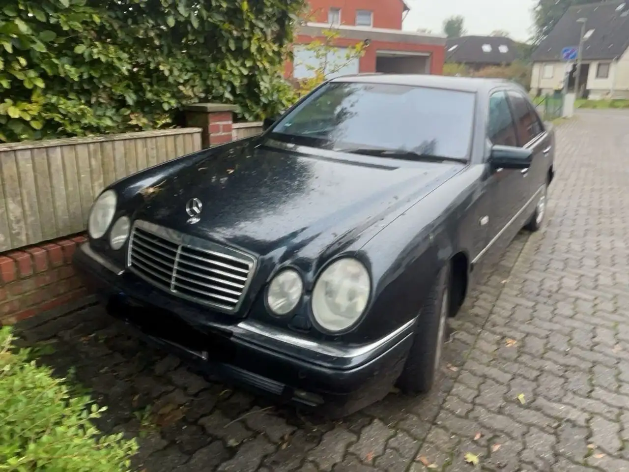 Mercedes-Benz E 240