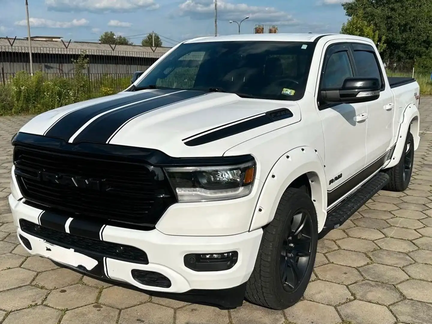 Dodge RAM Hemi 5.7l 4x4 Offroad Bighorn Gen5 Weiß - 1