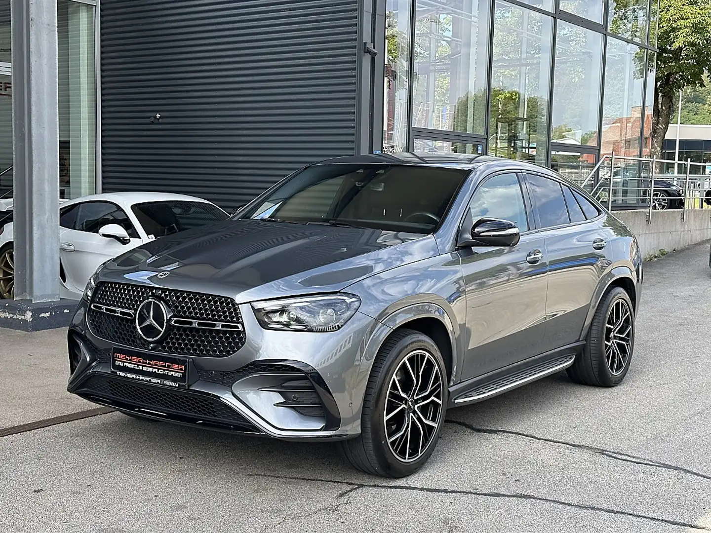 Mercedes-Benz GLE 450 d Coupé 4MATIC AMG-Line Aut. / AHK / STHZ / 360... Grau - 1