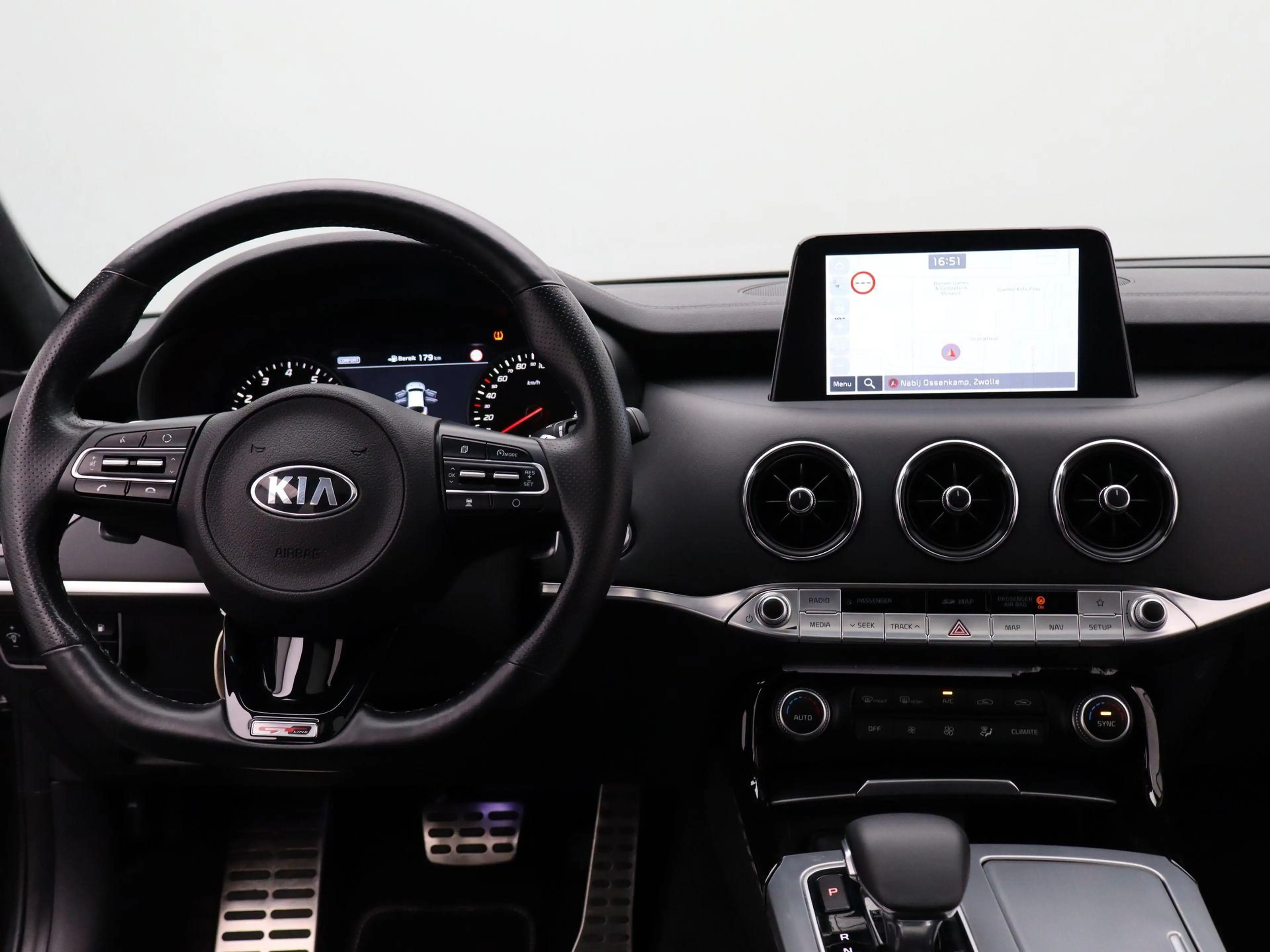 Kia Stinger 2.0 T-GDI GT-Line — photo 8