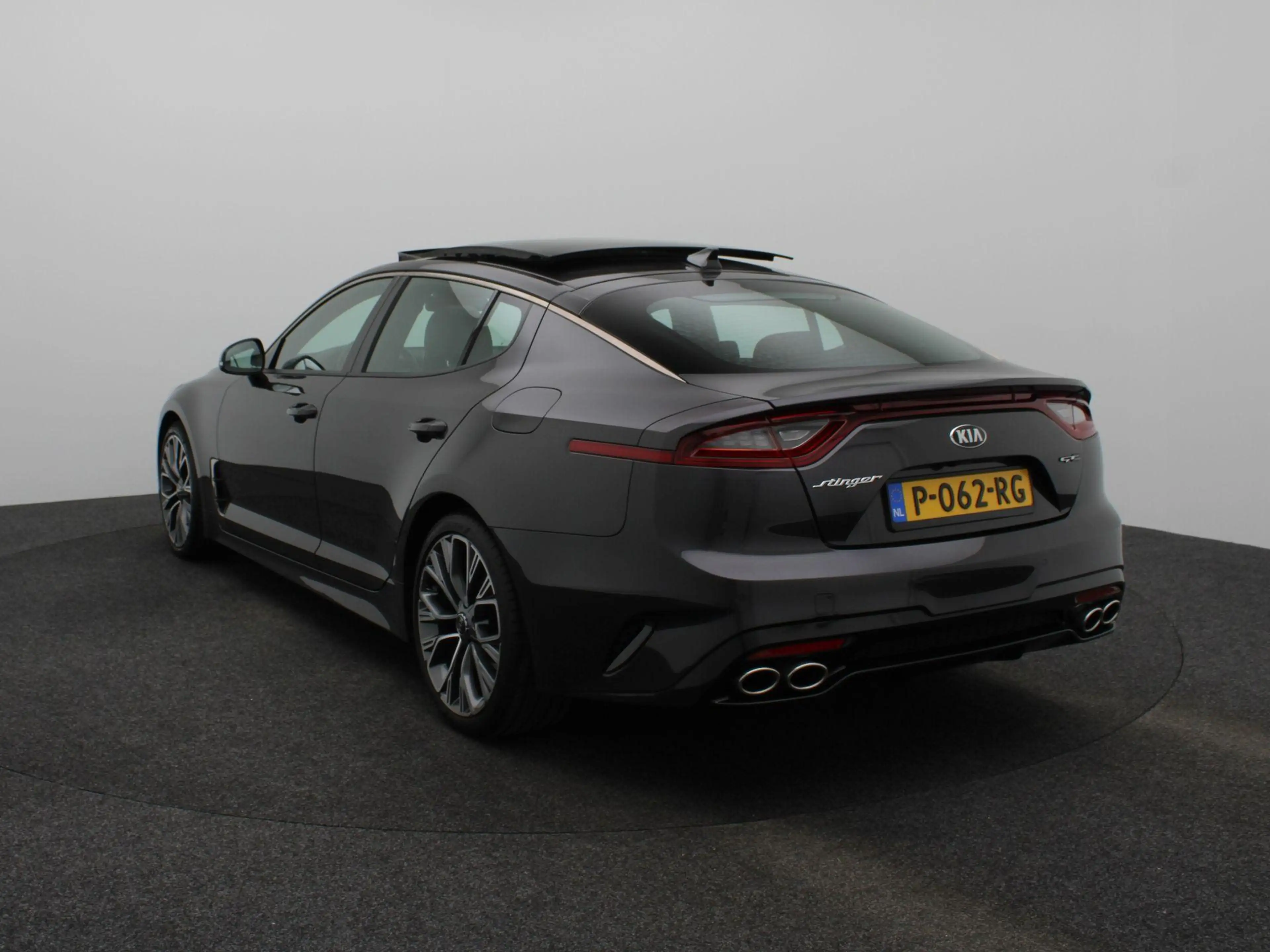 Kia Stinger 2.0 T-GDI GT-Line — photo 3