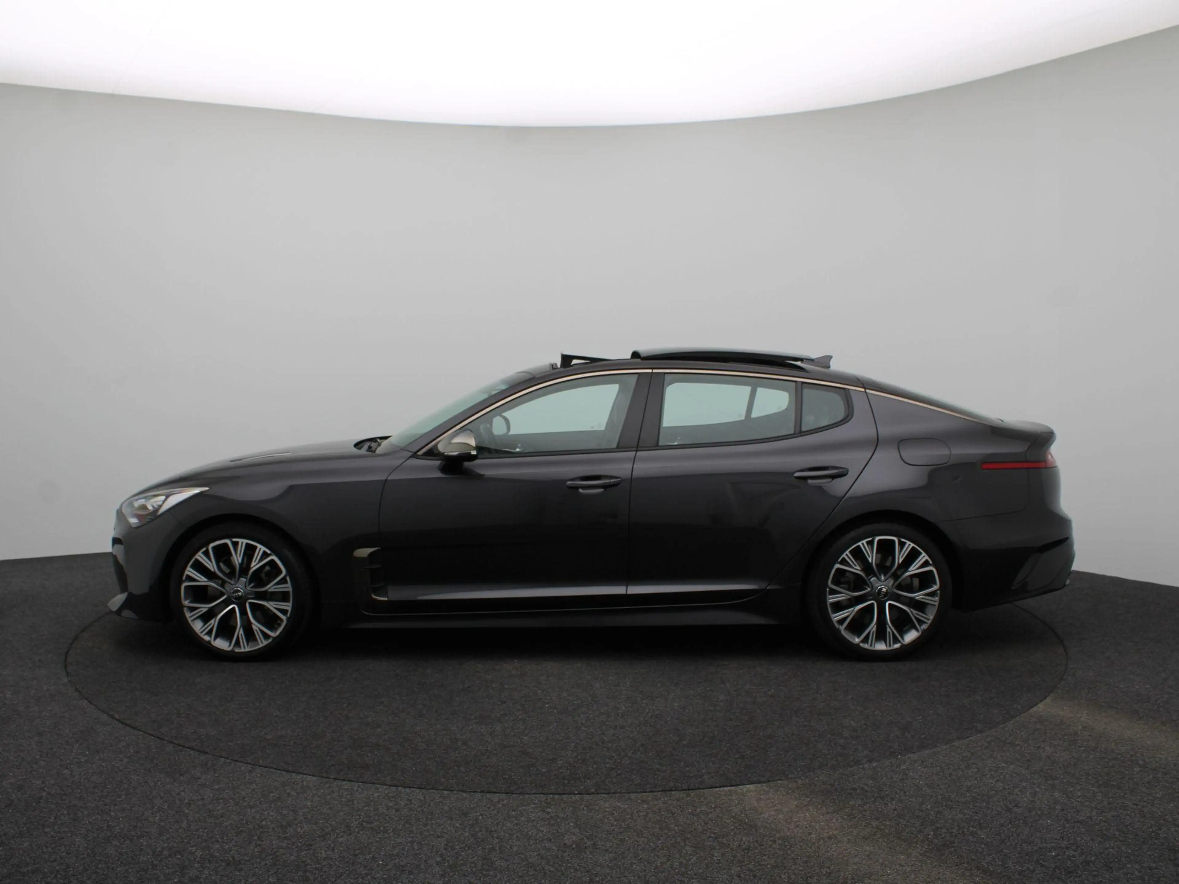 Kia Stinger 2.0 T-GDI GT-Line — photo 5