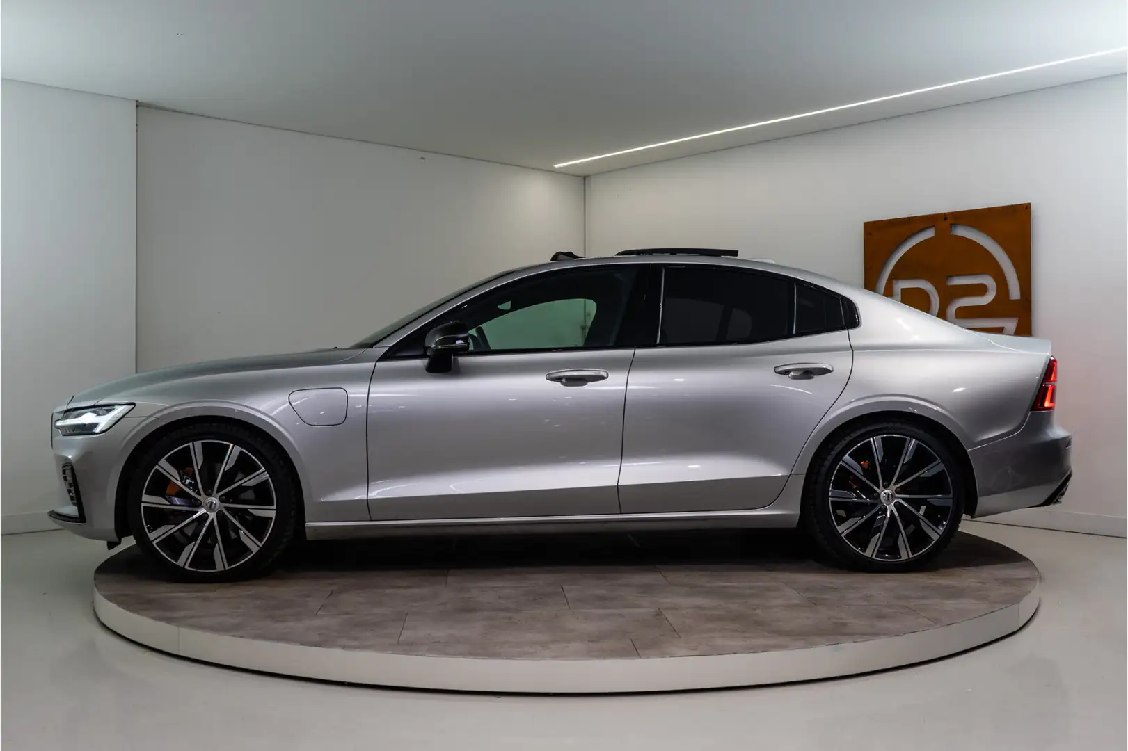 Volvo S60 2.0 Recharge T6 AWD R-Design 340PK | Pano | Bliss Argent - 2