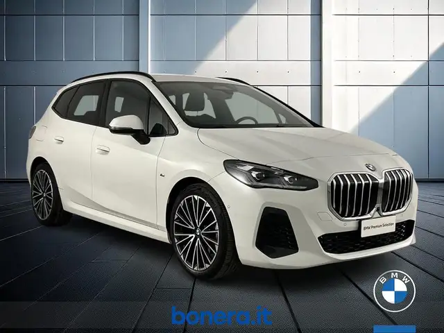 BMW 2 Series view 4