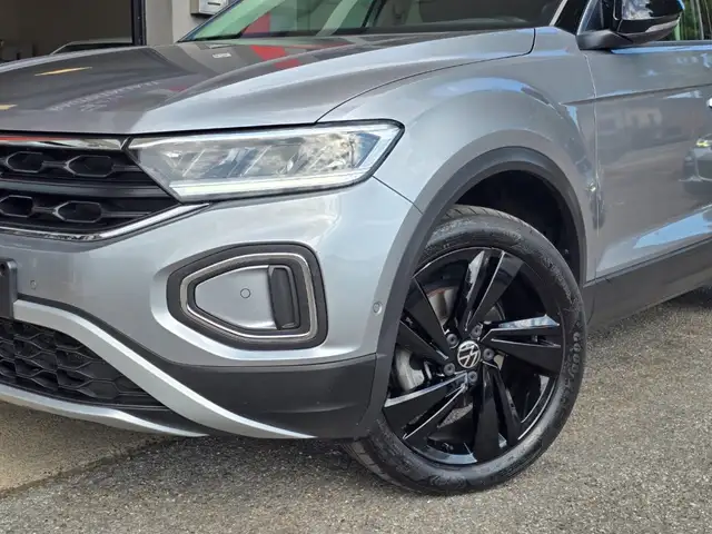 Volkswagen T-Roc view 17