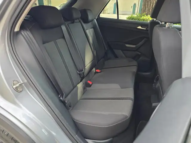 Volkswagen T-Roc view 12