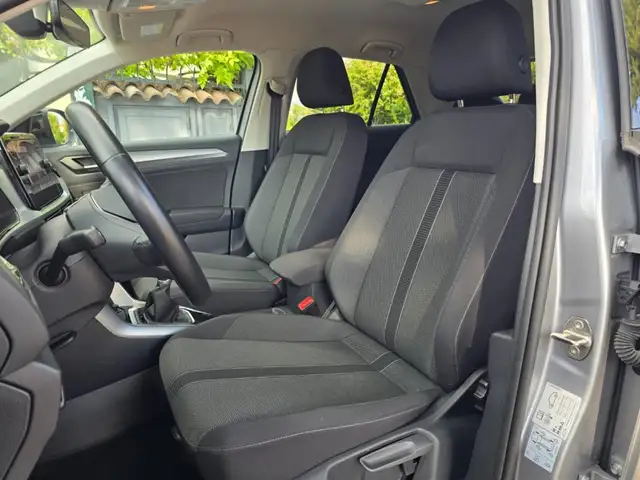 Volkswagen T-Roc view 6