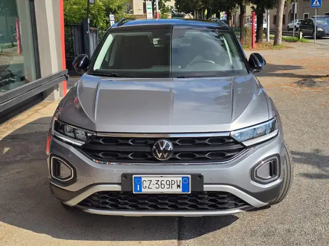 Volkswagen T-Roc view 15