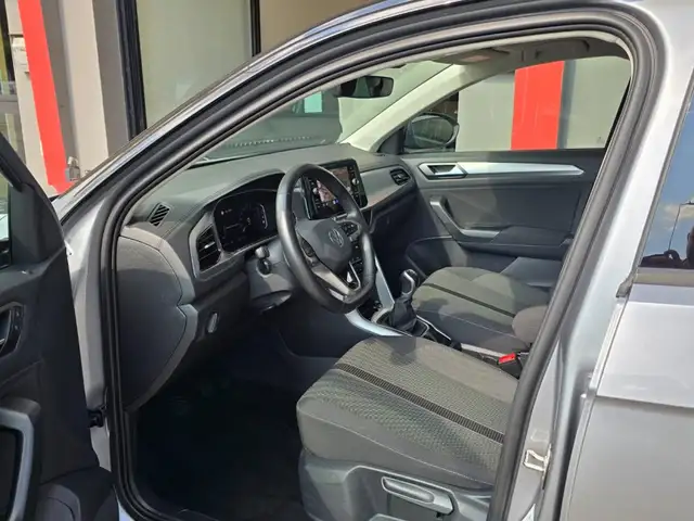 Volkswagen T-Roc view 21