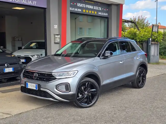 Volkswagen T-Roc view 16