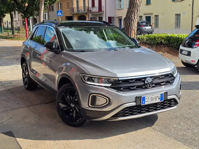 Volkswagen T-Roc view 14