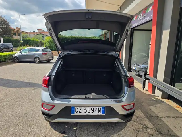 Volkswagen T-Roc view 10