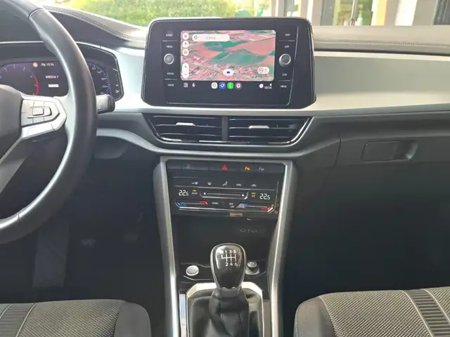 Volkswagen T-Roc view 28