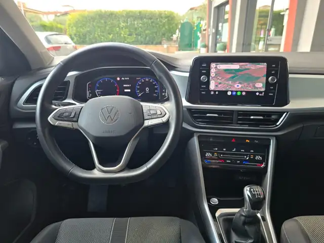 Volkswagen T-Roc view 27