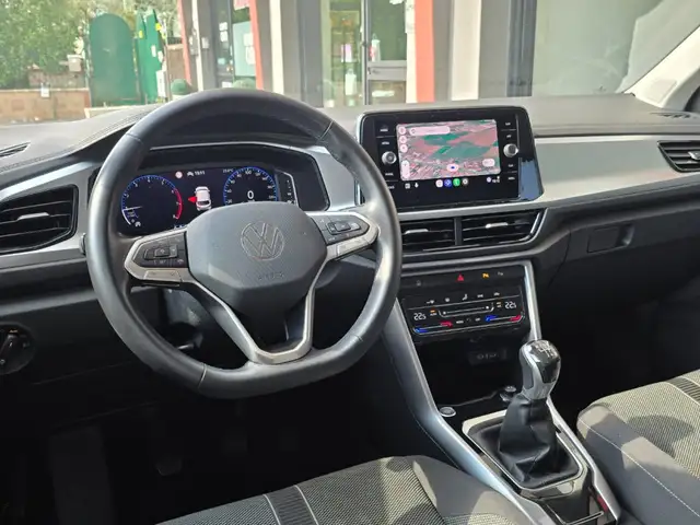 Volkswagen T-Roc view 24