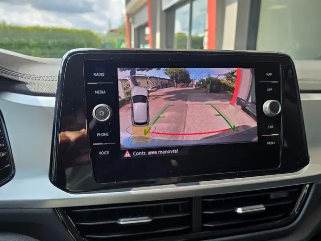 Volkswagen T-Roc view 9