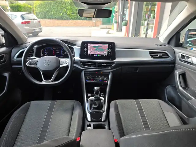 Volkswagen T-Roc view 26