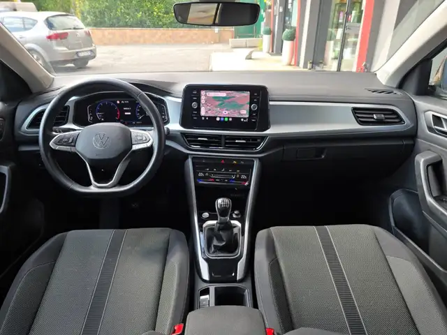 Volkswagen T-Roc view 4