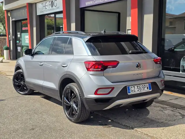 Volkswagen T-Roc view 8