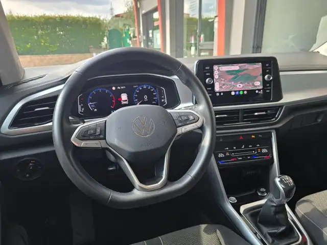 Volkswagen T-Roc view 23