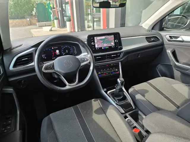 Volkswagen T-Roc view 22