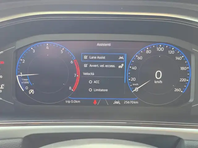Volkswagen T-Roc view 5