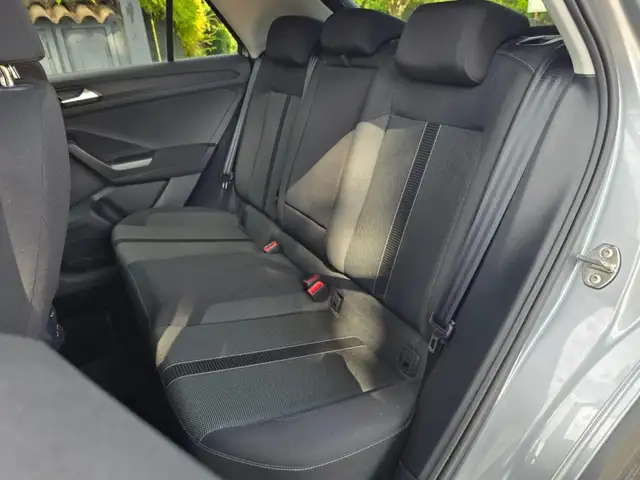 Volkswagen T-Roc view 7