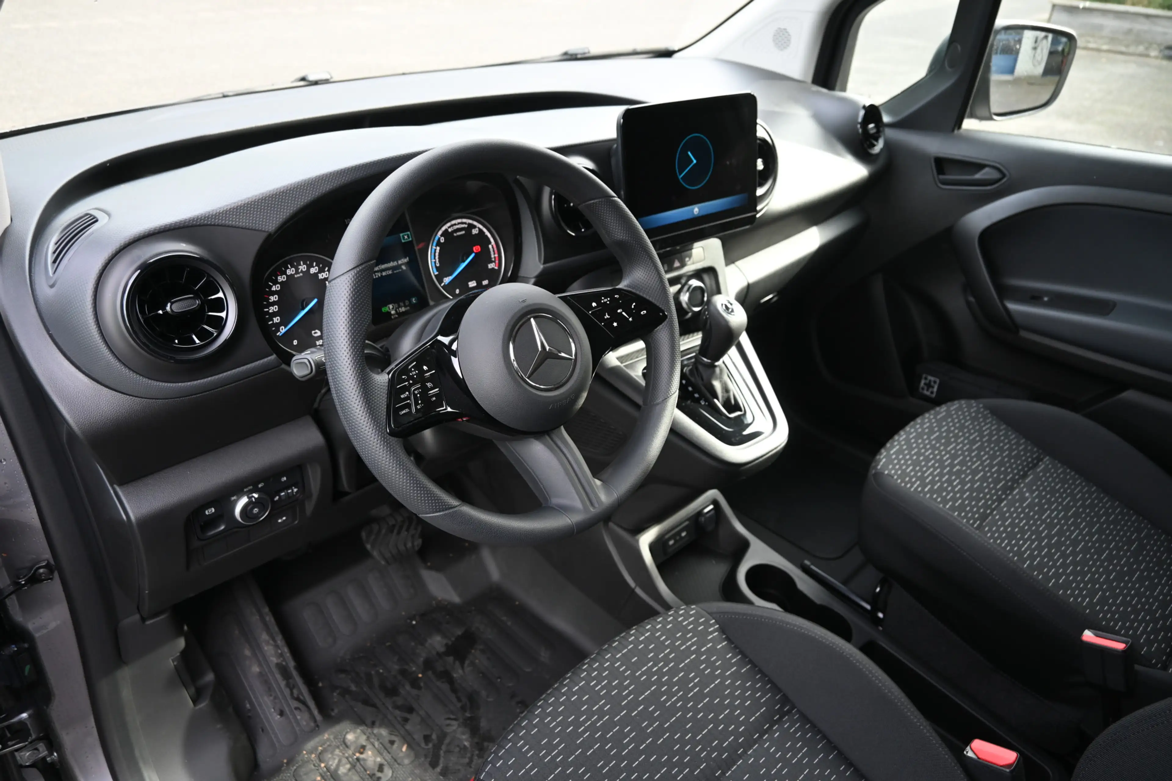 Mercedes-Benz Citan eCitan 112 L1 51 kWh AC 22kW/DC 75kW, Climate cont — photo 9
