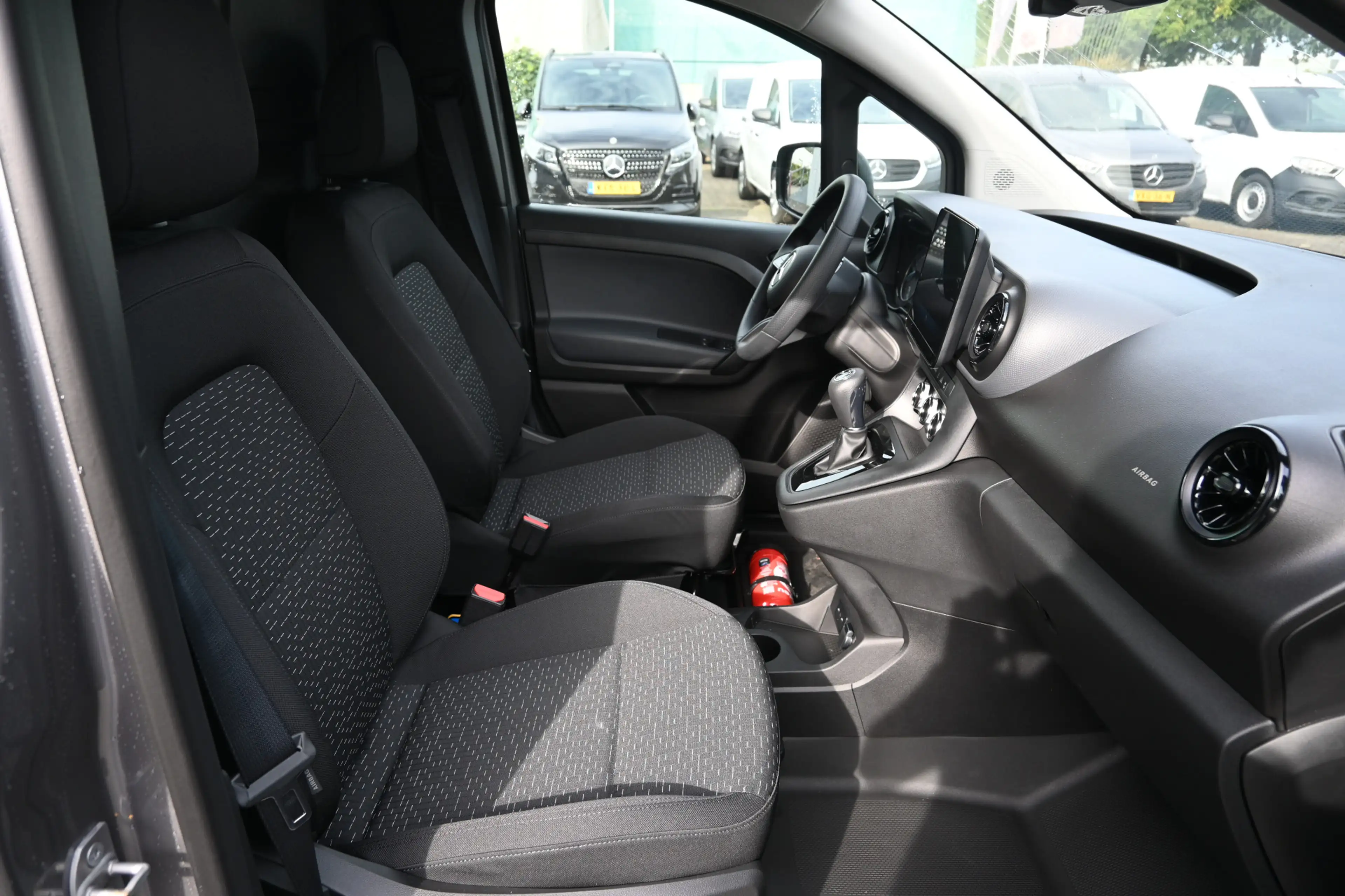 Mercedes-Benz Citan eCitan 112 L1 51 kWh AC 22kW/DC 75kW, Climate cont — photo 4