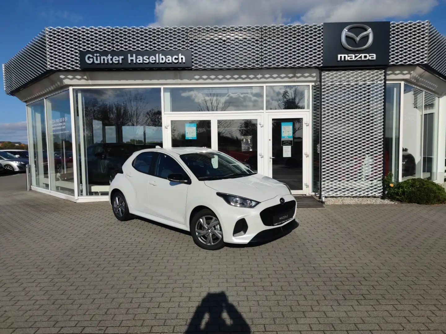 Mazda 2 Hybrid EXCLUSIVE Klimaaut RFK Sitzheizg Tempomat E Weiß - 2