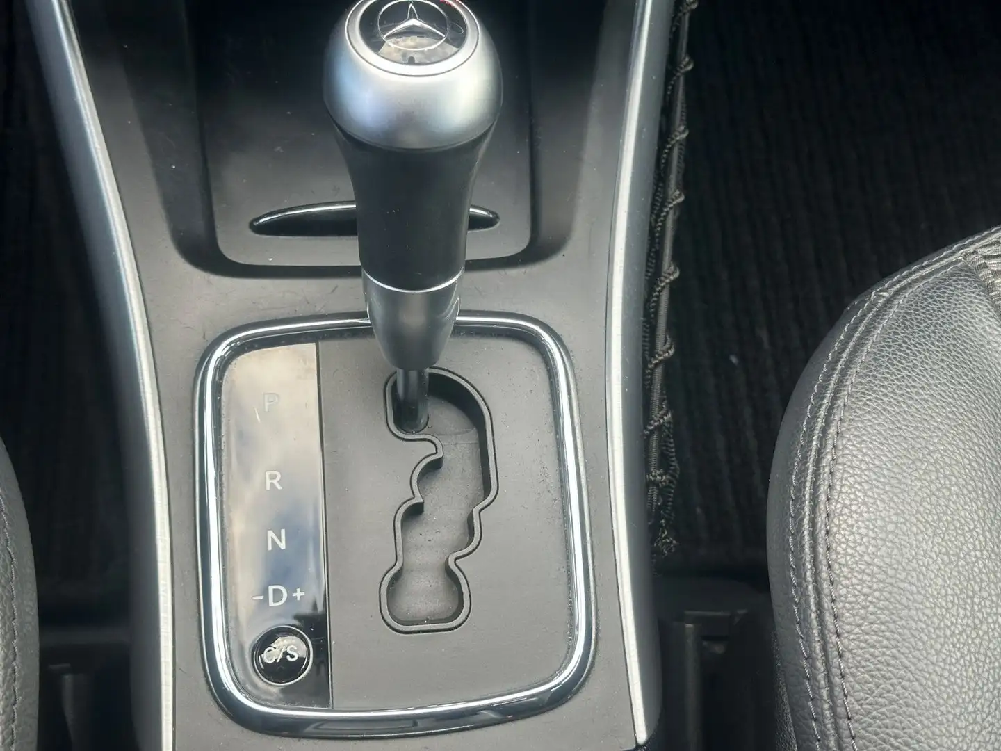 Mercedes-Benz B 180 CDI*AUTOMATIK*SHZ*PDC*ALU*NAVI*AHK*LEDER* Silber - 2