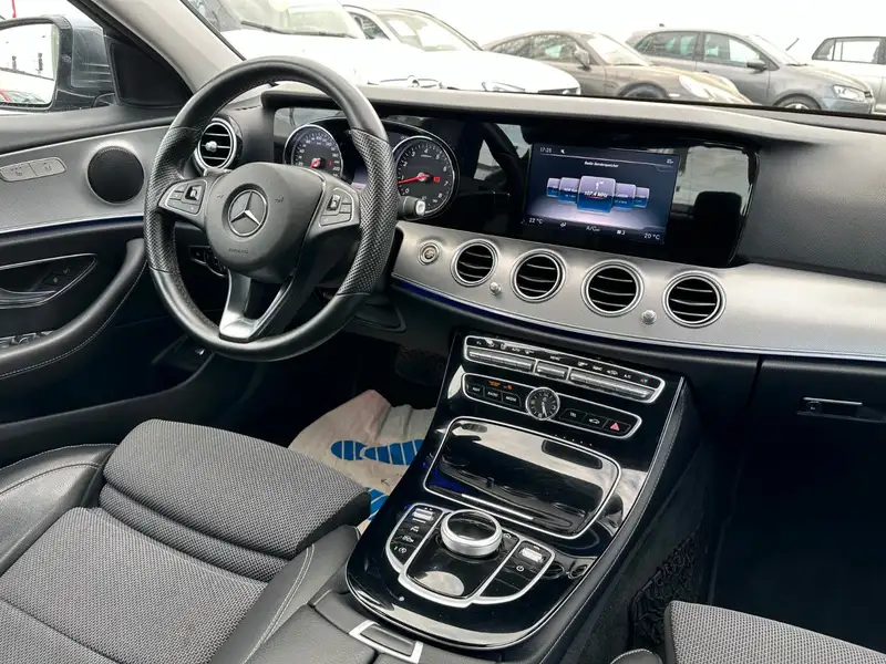 Annonce voiture d'occasion Mercedes-Benz E 250 - CARADIZE