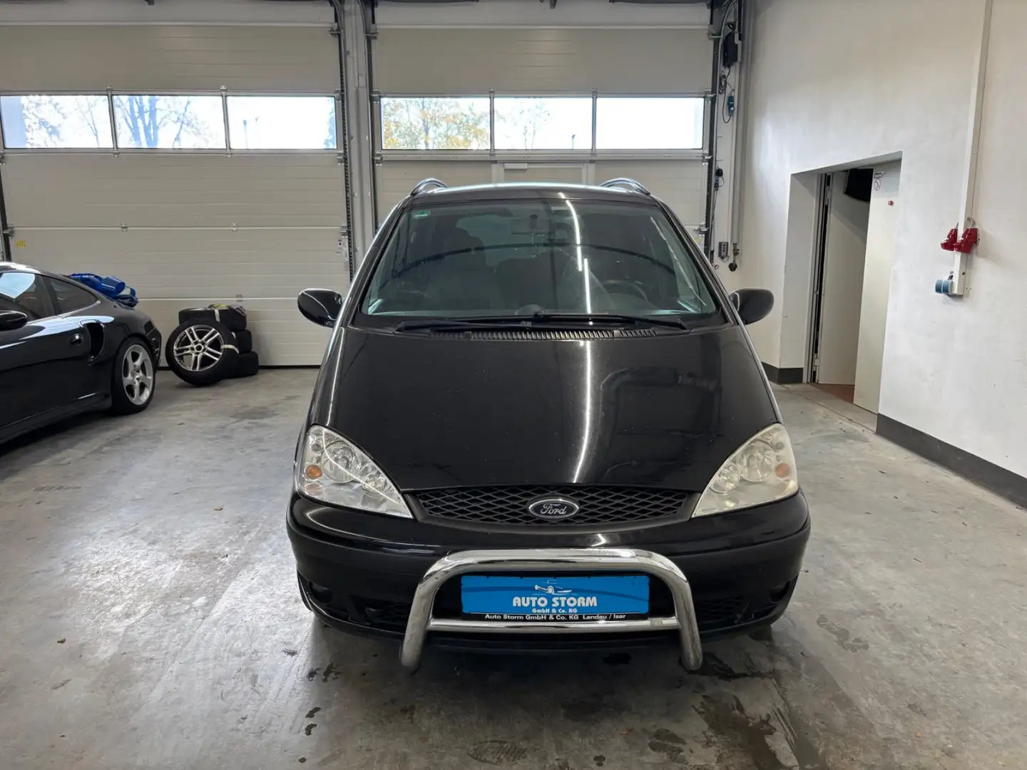 Ford Galaxy 1.9 TDI Ambiente*7-Sitz*Klima*AHK* SHZ Zwart - 2