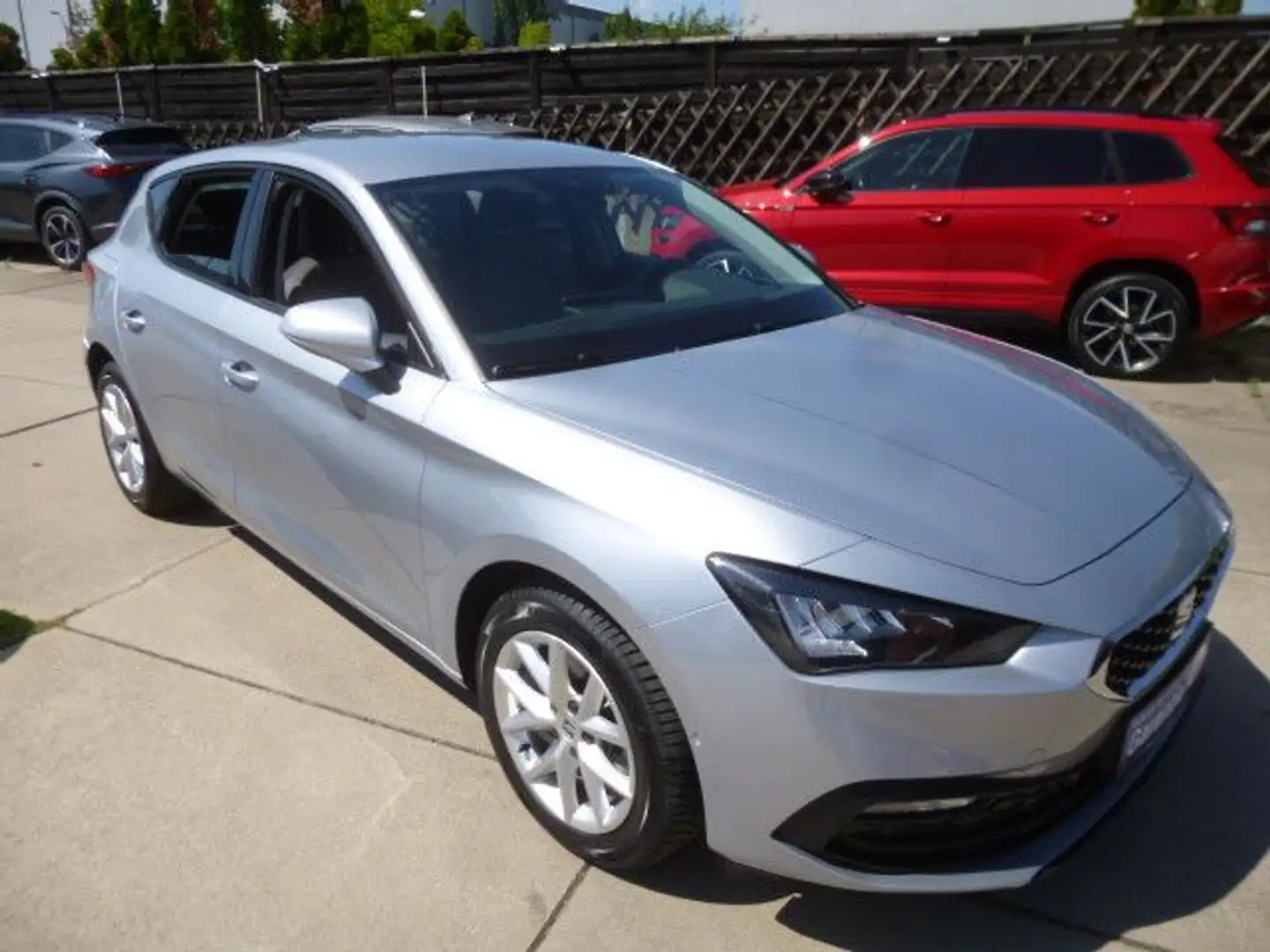 SEAT Leon 2,0 TDI Style DSG/Klima/Navi/Kamera/LED Silber - 1