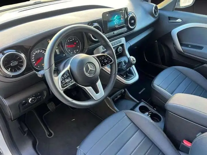 Mercedes-Benz Clase C 2023, foto 8