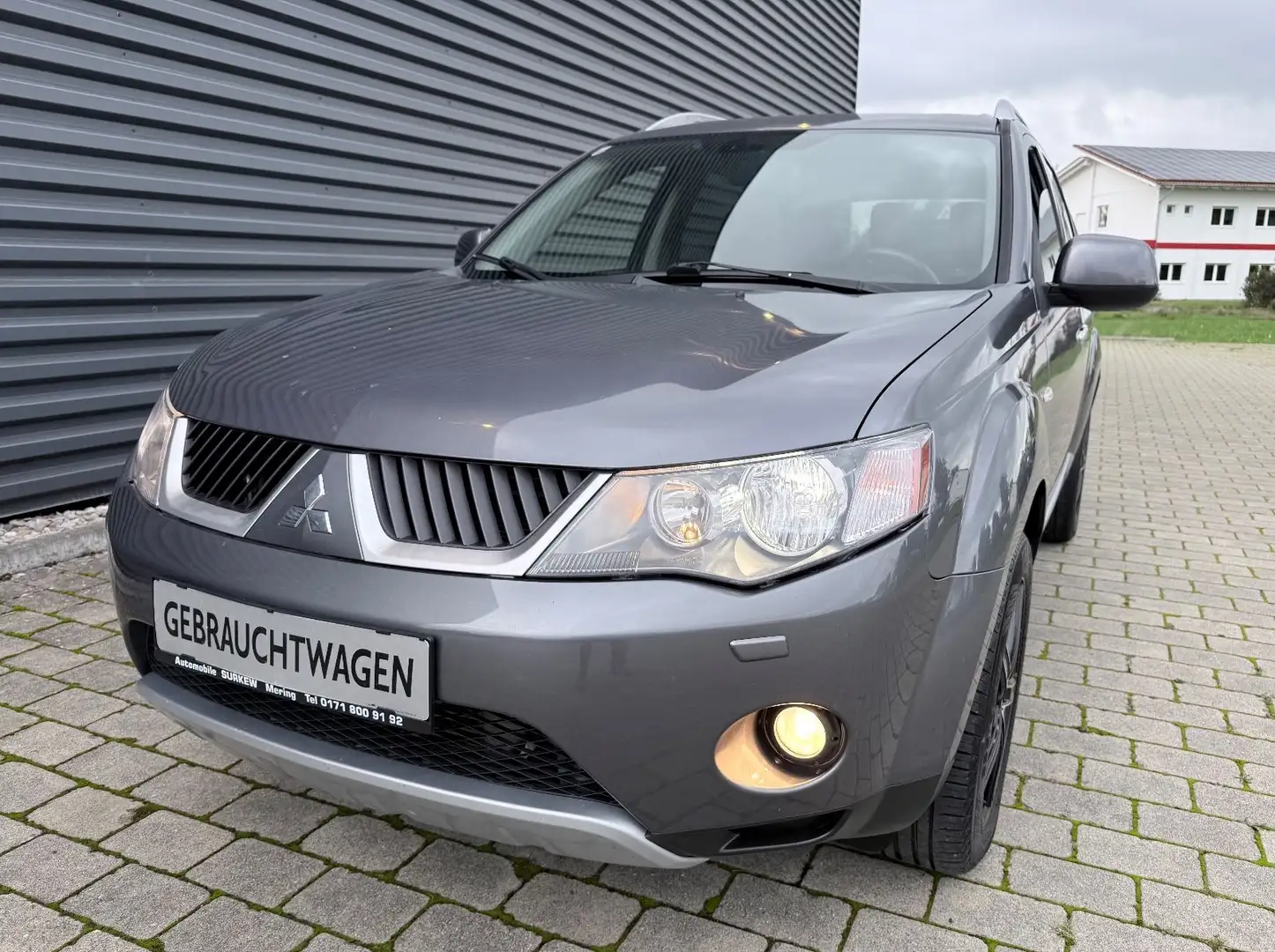 Mitsubishi Outlander 2.0 DI-D Intense/Leder/Navi/ 7-Sitzer Grau - 1