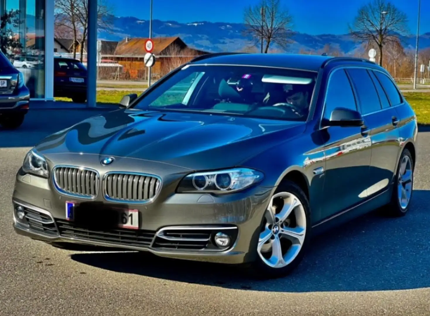 BMW 520 520d xDrive Touring Aut. Grau - 2