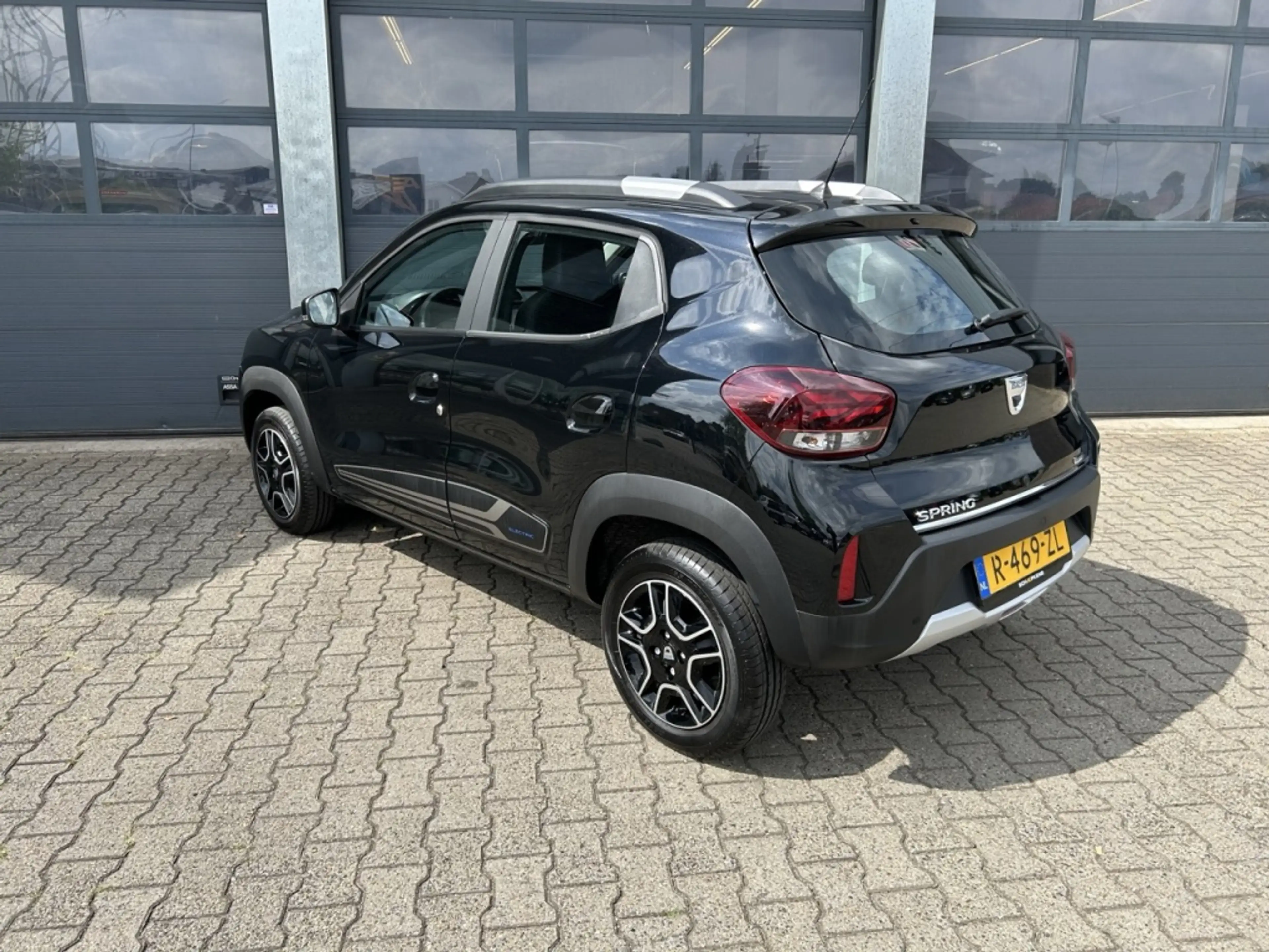 Dacia Spring Electric 45 Comfort Plus Orange Pack 27kWh — photo 3