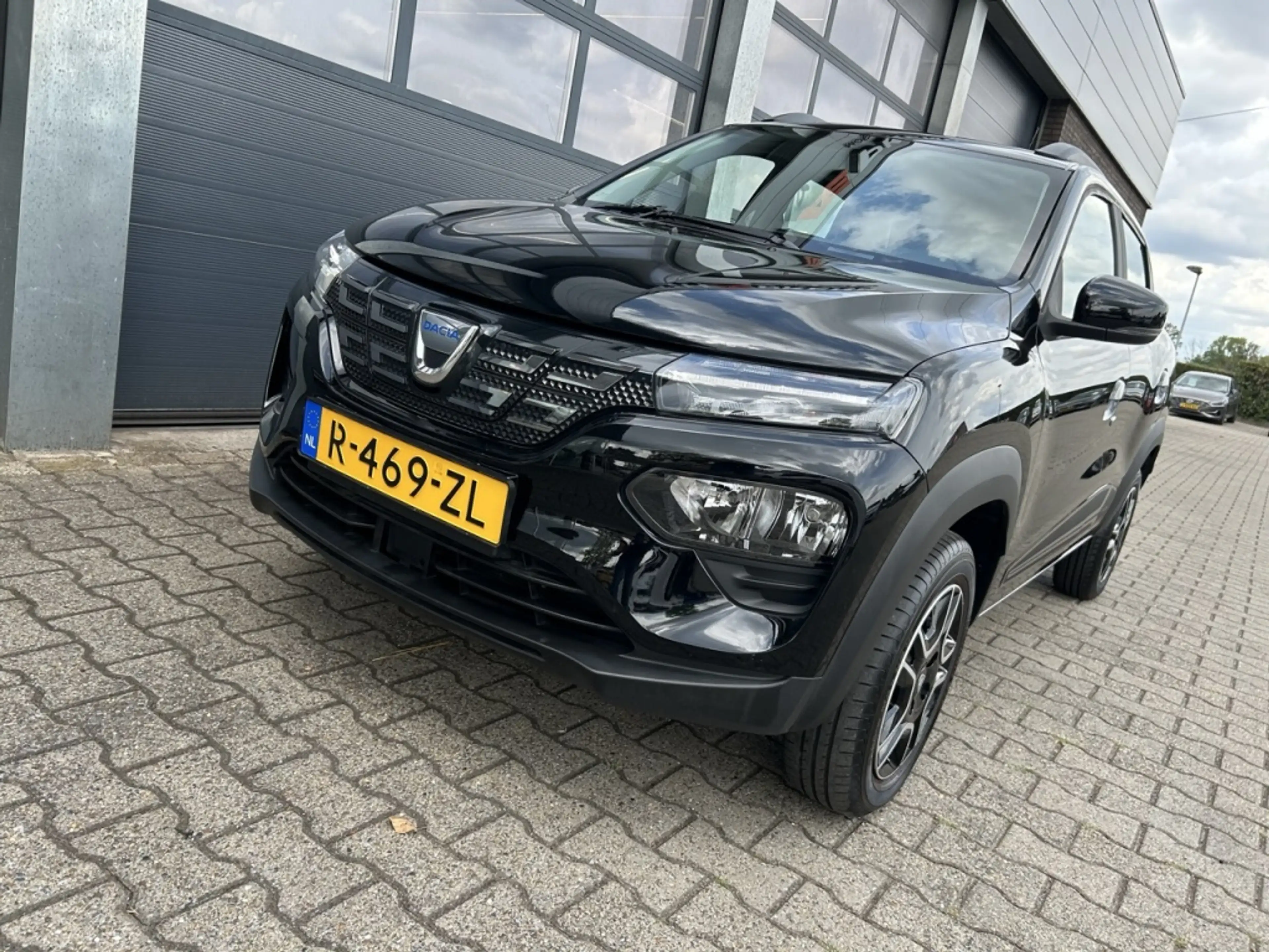 Dacia Spring Electric 45 Comfort Plus Orange Pack 27kWh — photo 10