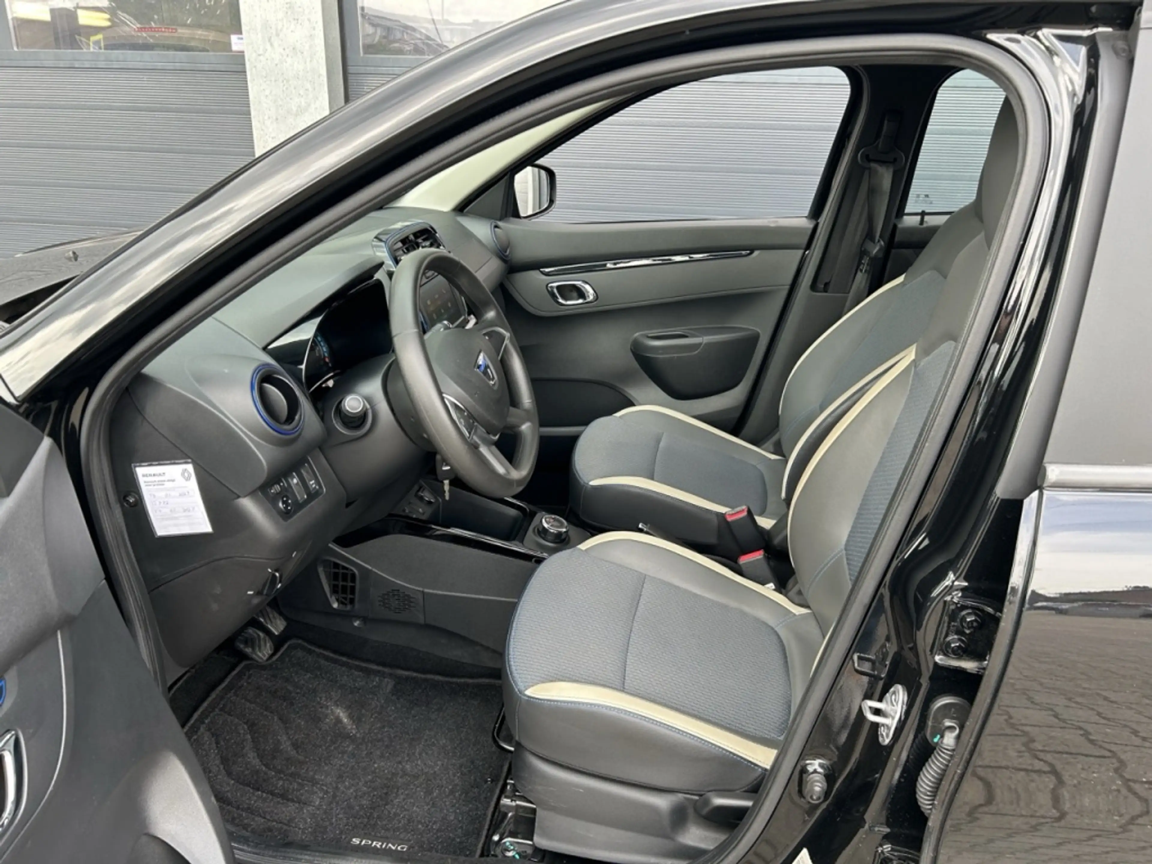 Dacia Spring Electric 45 Comfort Plus Orange Pack 27kWh — photo 6