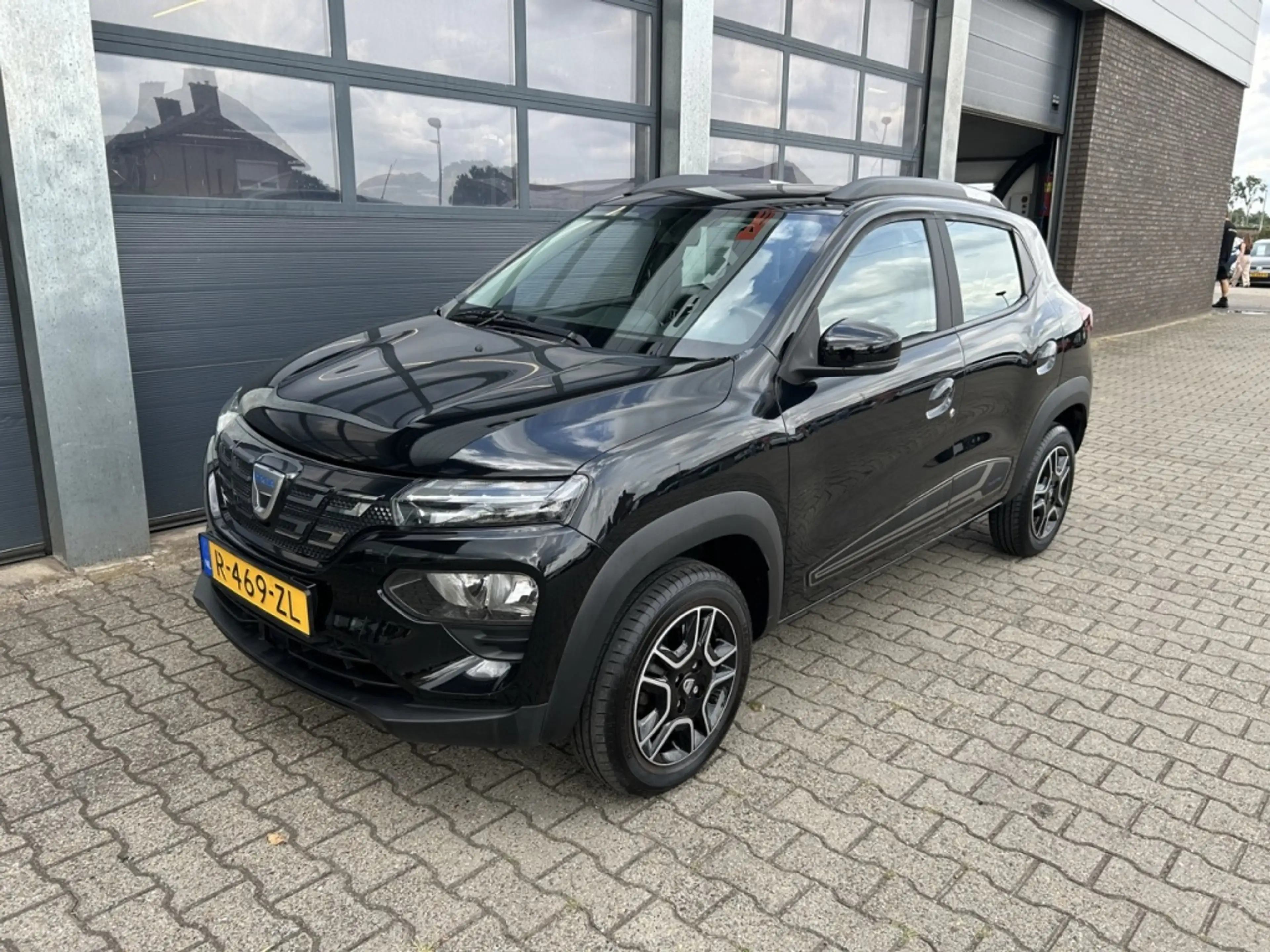 Dacia Spring Electric 45 Comfort Plus Orange Pack 27kWh — photo 9