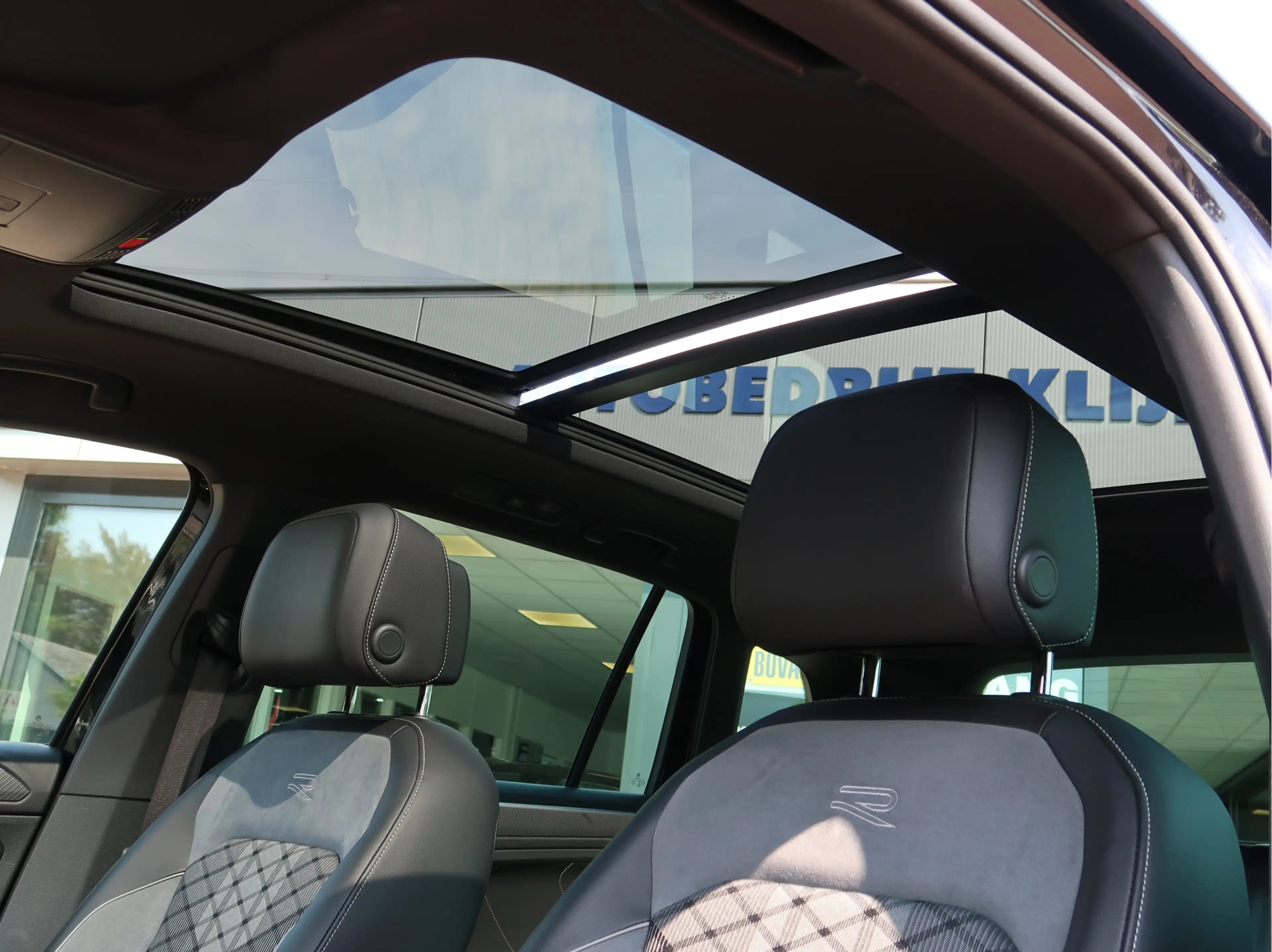 Volkswagen Tiguan 1.4 TSI eHybrid R-Line Business+ | Panorama | Trek — photo 3