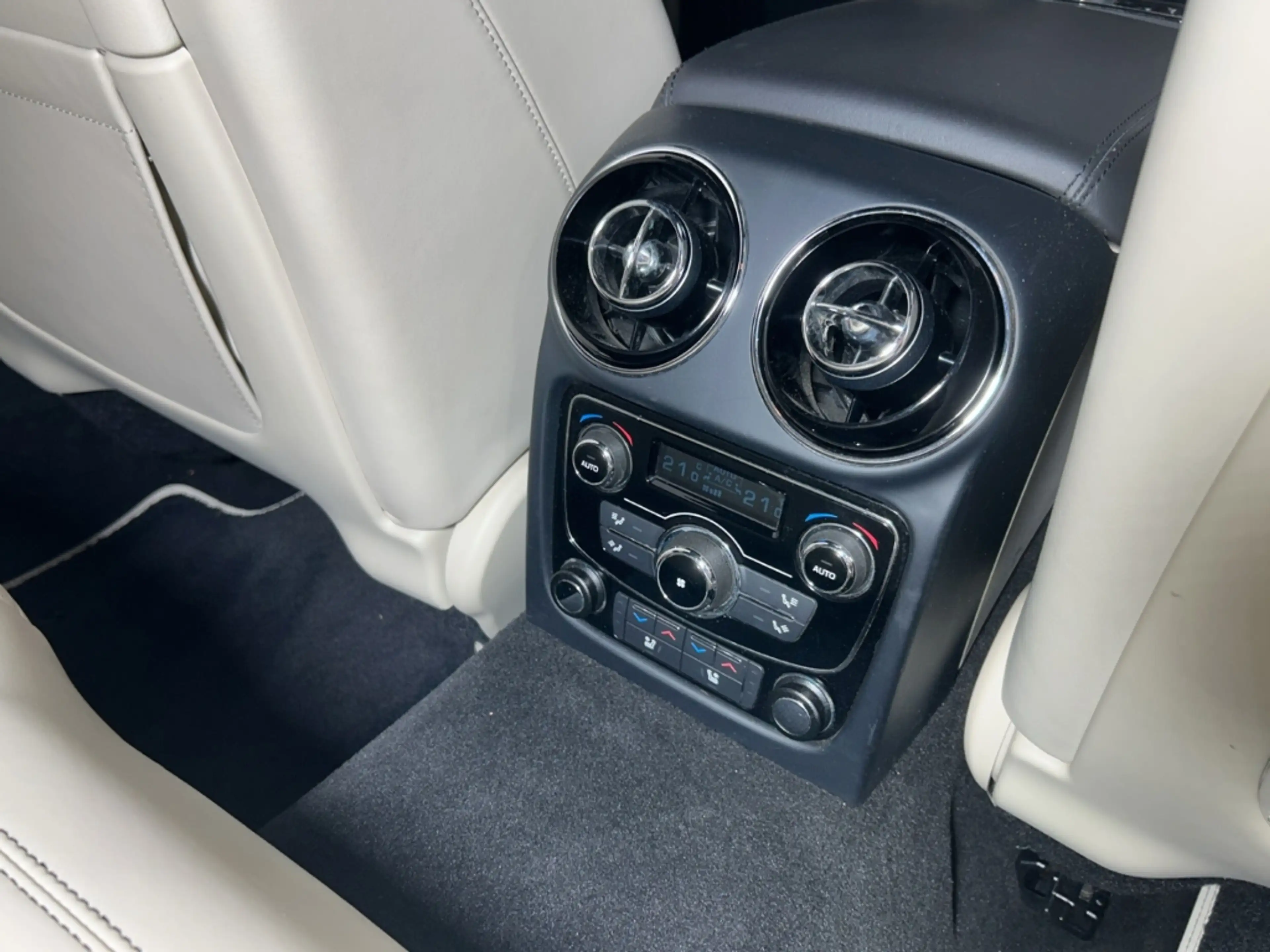 Jaguar XJ R-Sport Surround Kamera ACC DAB — photo 10