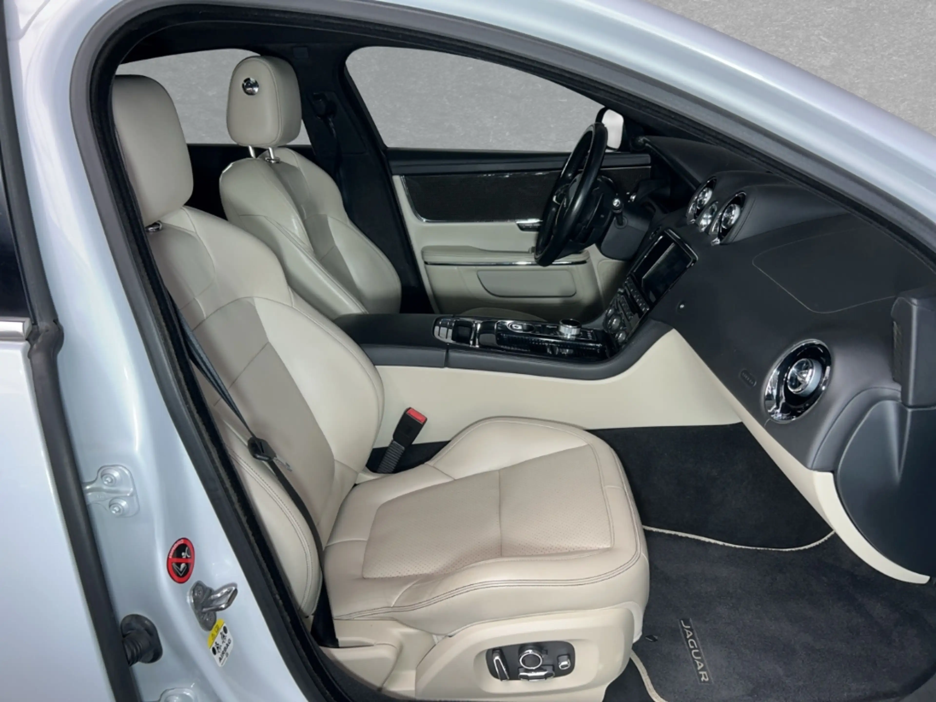 Jaguar XJ R-Sport Surround Kamera ACC DAB — photo 3