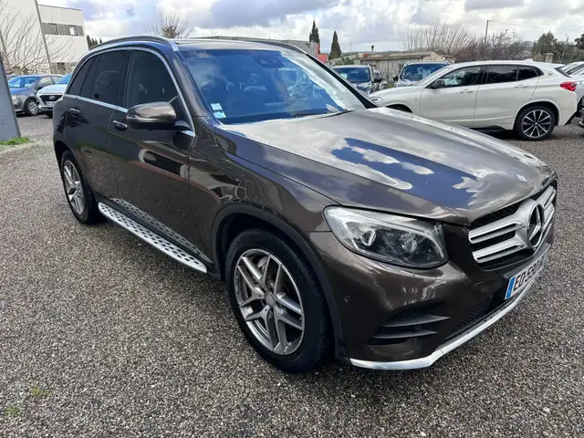 Mercedes-Benz GLC view 3