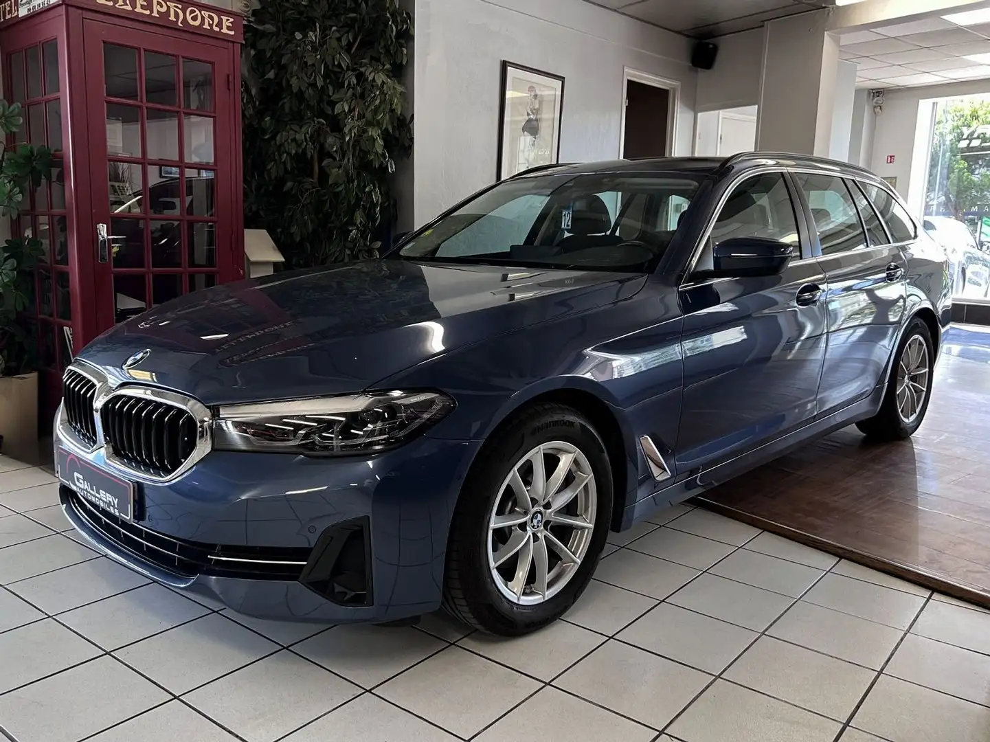 BMW 520 (G31) 520DA 190CH LOUNGE STEPTRONIC Bleu - 1