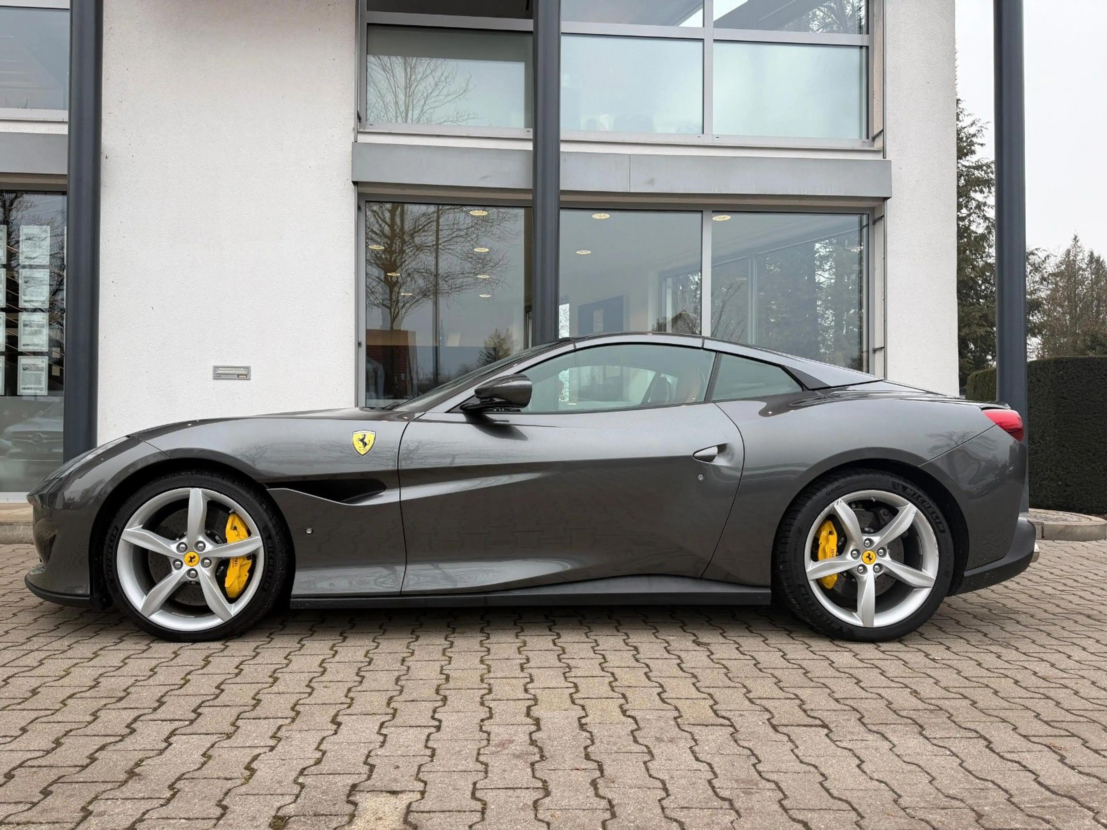 Ferrari Portofino / ADAPTIVE HEADLIGHTS /  MAGNERIDE — photo 13